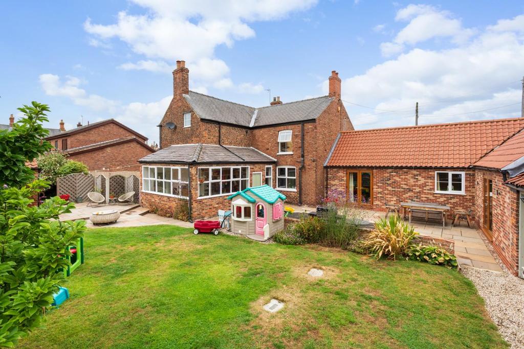 Main Street, Asselby 5 bed detached house £500,000