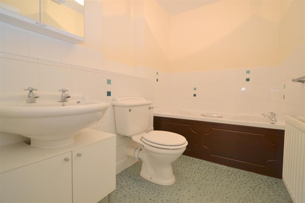 Bathroom1.JPG