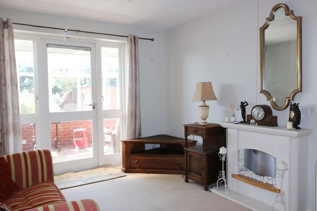 Icknield Court, Icknield Close, BidfordonAvon, Alcester, B50 2 bed terraced bungalow for sale