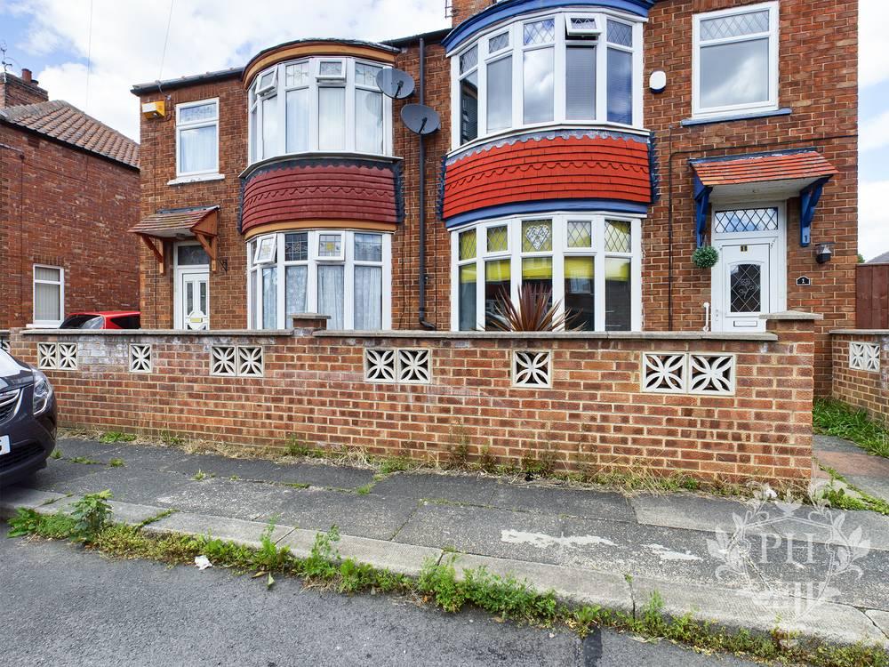 Harrogate Crescent, Middlesbrough, TS5 3 bed semidetached house £125,000
