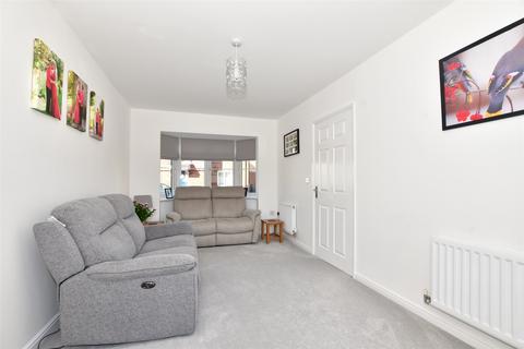 40 Violet Way, Kingsnorth, Ashford, TN23 3GH