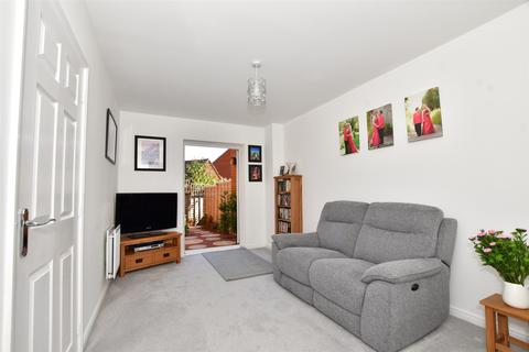 40 Violet Way, Kingsnorth, Ashford, TN23 3GH