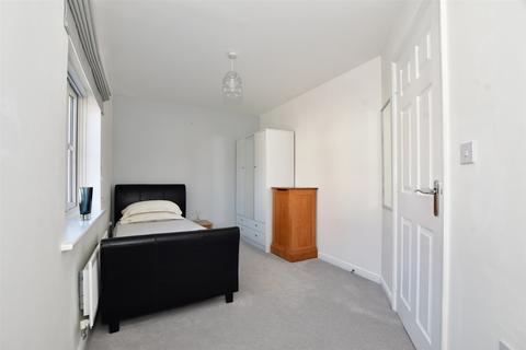 40 Violet Way, Kingsnorth, Ashford, TN23 3GH