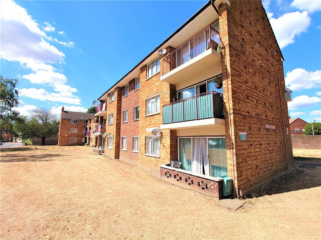 Fairbourne House, Bourne Avenue, Hayes, Greater London, UB3 2 bed