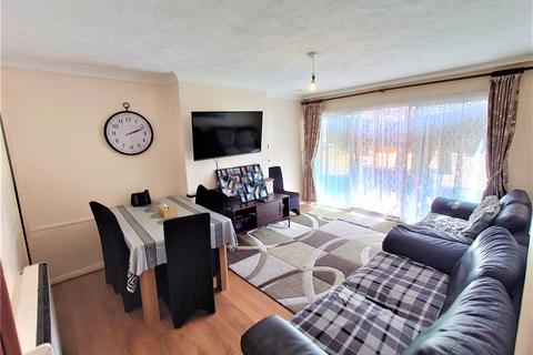 2 bedroom apartment for sale, Fairbourne House, Bourne Avenue, Hayes, Greater London, UB3