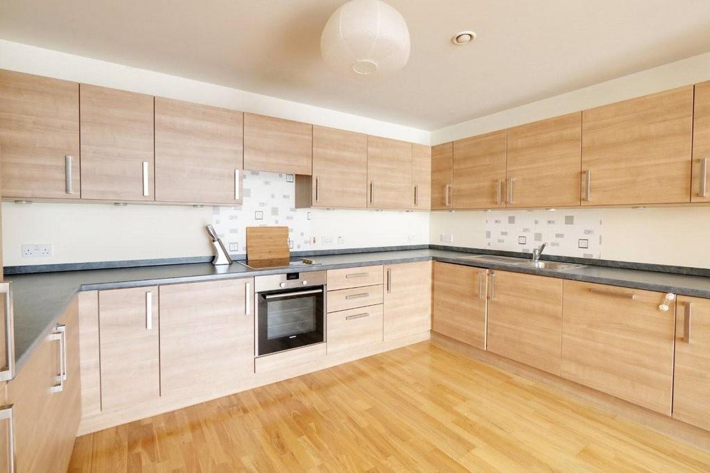 Quadrant Court, Empire Way, Wembley, HA9 2 bed apartment to rent £