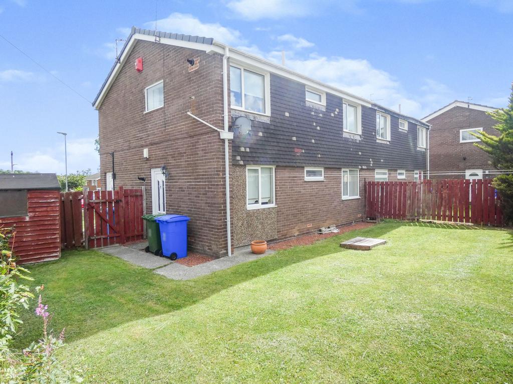 Pecket Close, Newsham Farm, Blyth, Northumberland, NE24 4SE 2 bed flat £55,000