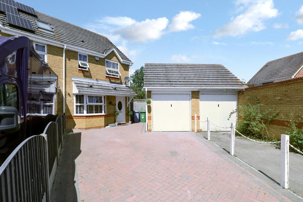 Eclipse Drive, Sittingbourne, Kent, ME10 2HR 3 bed semidetached house