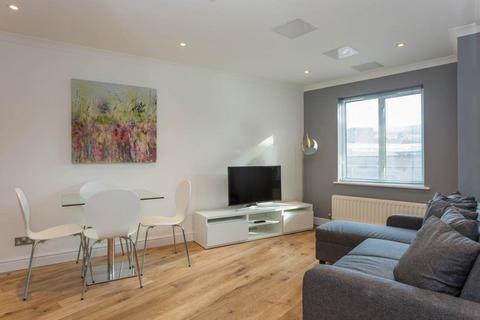 2 bedroom apartment to rent, Kings Court, Hp11