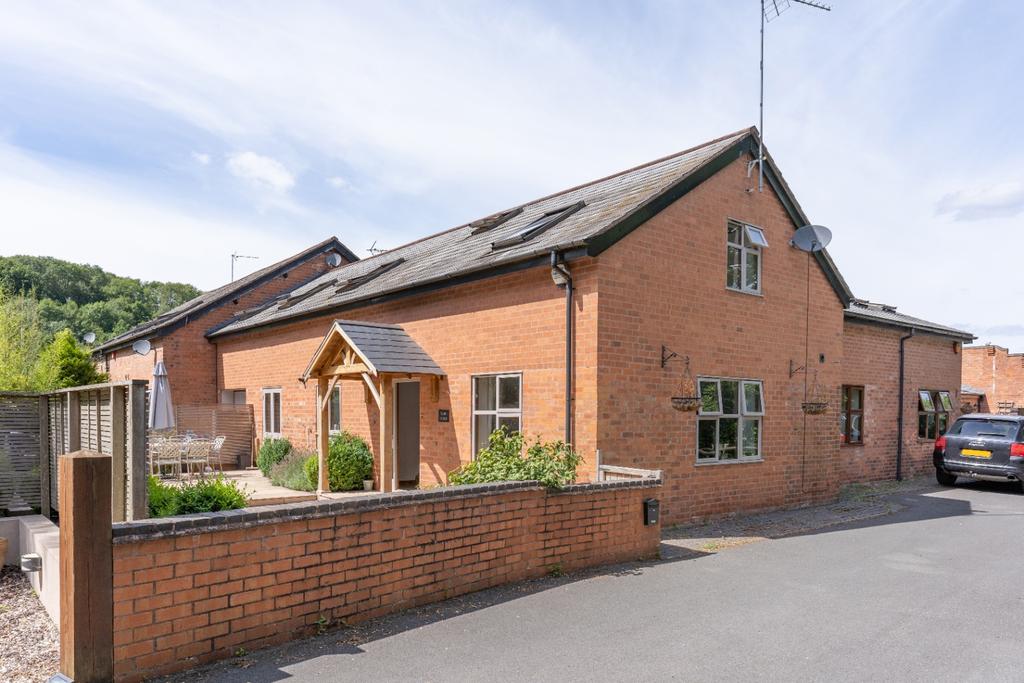 Kiln Court, Alvechurch, B48 7SZ 3 bed barn conversion £550,000