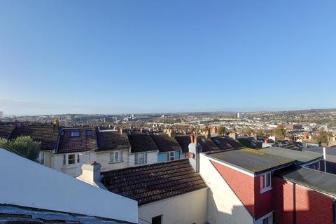 2 bedroom maisonette to rent, Queens Park Road, Brighton