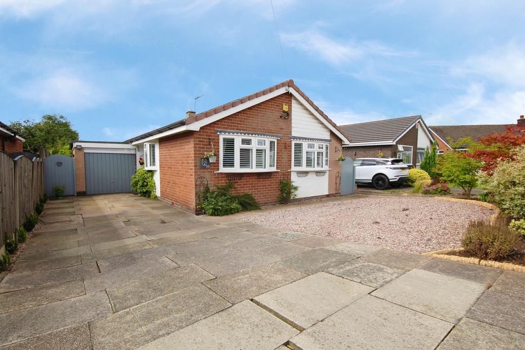 Brookside, Weaverham, CW8 3 bed bungalow £375,000