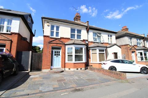 61 Howard Road, Upminster, RM14 2UE