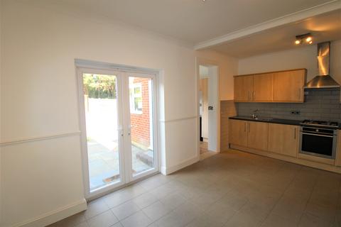 61 Howard Road, Upminster, RM14 2UE