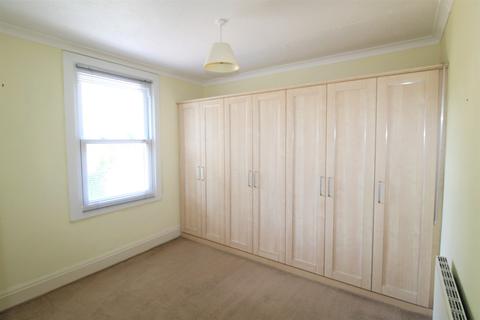 61 Howard Road, Upminster, RM14 2UE