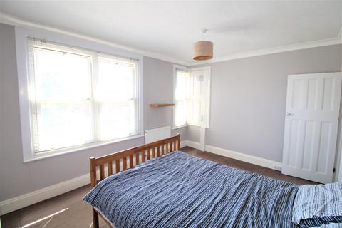 61 Howard Road, Upminster, RM14 2UE