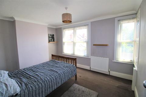 61 Howard Road, Upminster, RM14 2UE