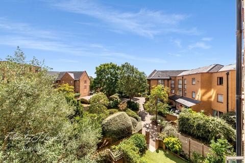 Flat 7, Leeward Court Asher Way, London, E1W 2JY