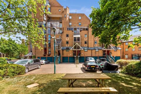 Flat 7, Leeward Court Asher Way, London, E1W 2JY
