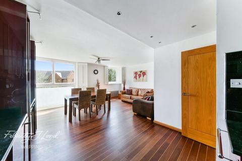 Flat 7, Leeward Court Asher Way, London, E1W 2JY