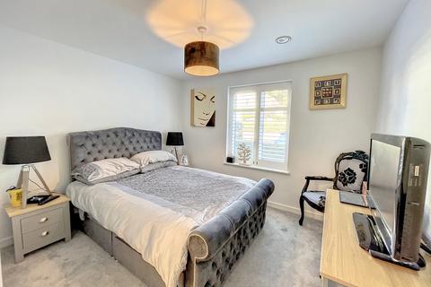25 Lambe Close, Snodland, ME6 5PE