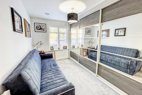 25 Lambe Close, Snodland, ME6 5PE