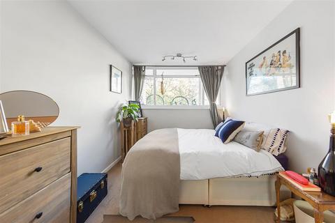 1 bedroom flat for sale, Churchill Gardens, SW1V
