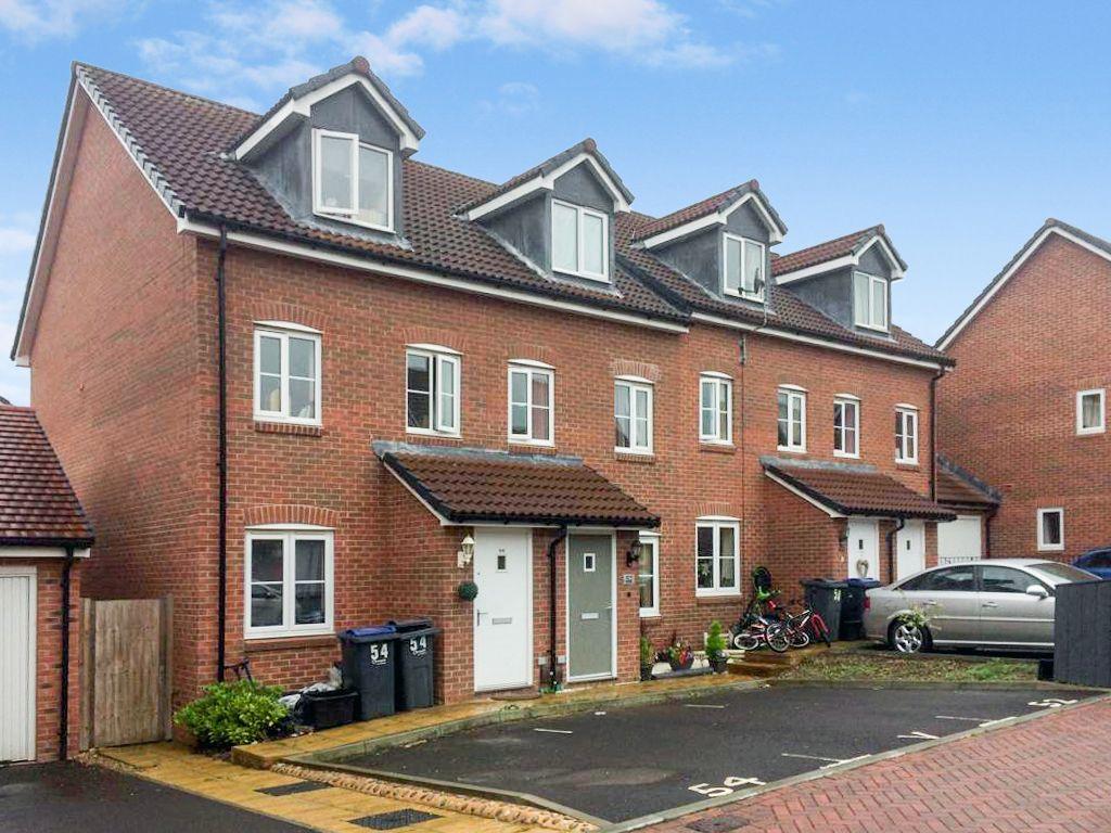 Colling Lane, Tidworth SP9 7FY 3 bed end of terrace house £1,100 pcm