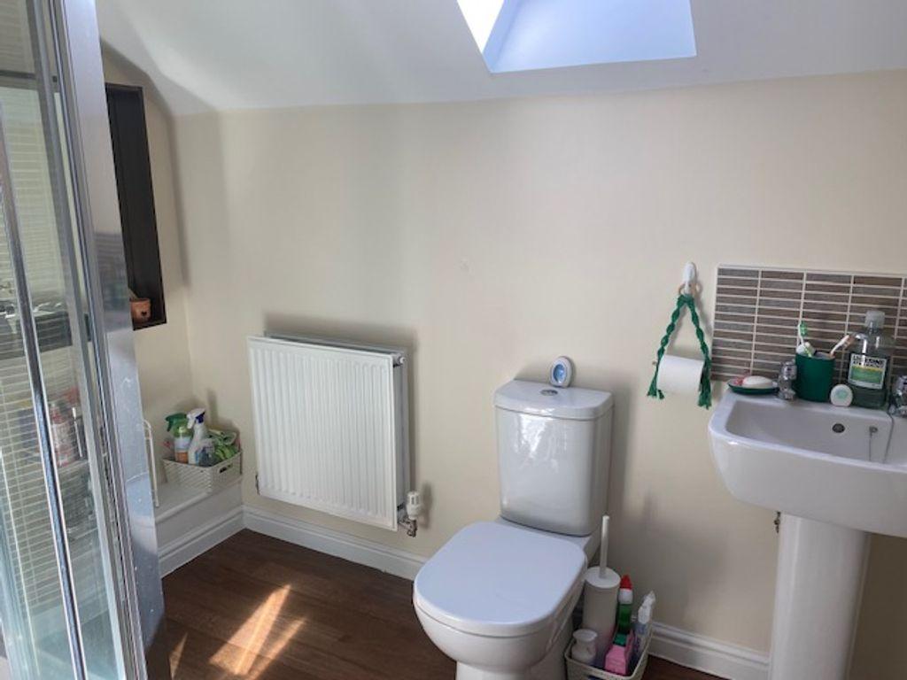 Ensuite to Bed 1