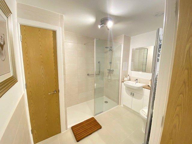Shower Room Flat 33