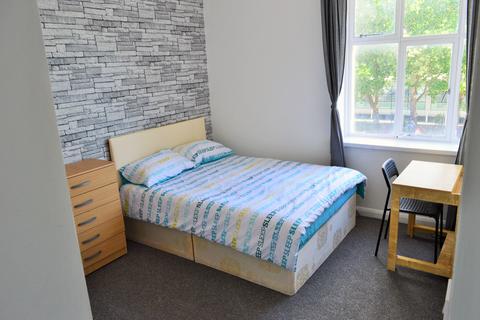 1 bedroom in a flat share to rent, Whitechapel Road, London E1