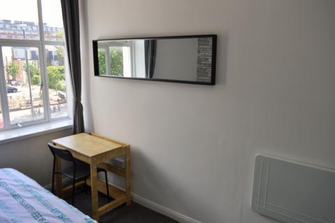 1 bedroom in a flat share to rent, Whitechapel Road, London E1