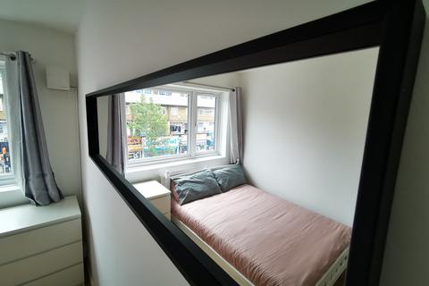 4 bedroom flat share to rent, Salmon Lane, London E14