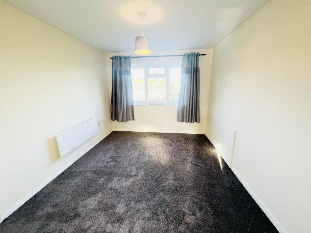 Kirkstall Close,Toothill,Swindon,SN5 8EE 1 bed flat £110,000