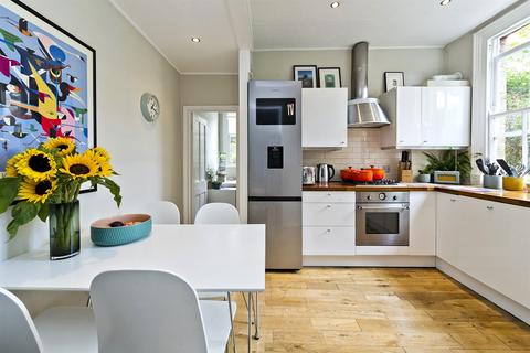 Ground Floor Flat, 15 Eynham Road, London, W12 0HD
