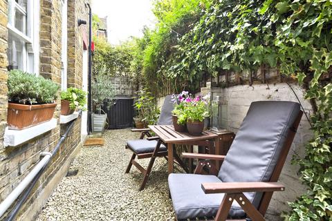 Ground Floor Flat, 15 Eynham Road, London, W12 0HD