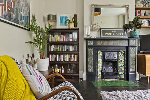 Ground Floor Flat, 15 Eynham Road, London, W12 0HD