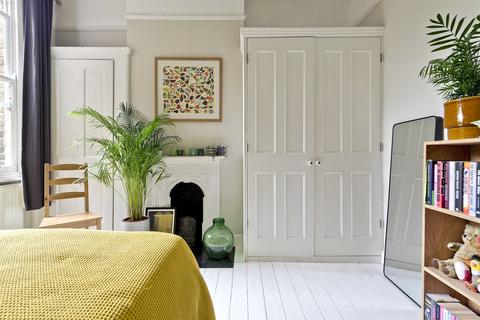Ground Floor Flat, 15 Eynham Road, London, W12 0HD