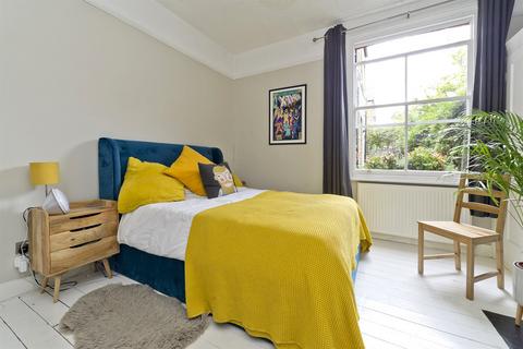Ground Floor Flat, 15 Eynham Road, London, W12 0HD