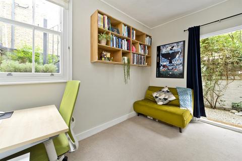 Ground Floor Flat, 15 Eynham Road, London, W12 0HD