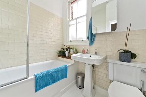 Ground Floor Flat, 15 Eynham Road, London, W12 0HD