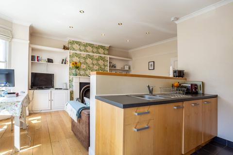 3 bedroom flat to rent - Southdean Gardens, Southfields, London, SW19