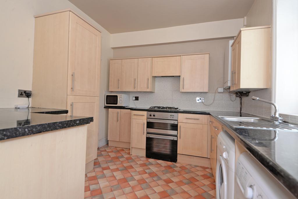 Rosemount Avenue, Barnoldswick, BB18 2 bed terraced house £550 pcm (£