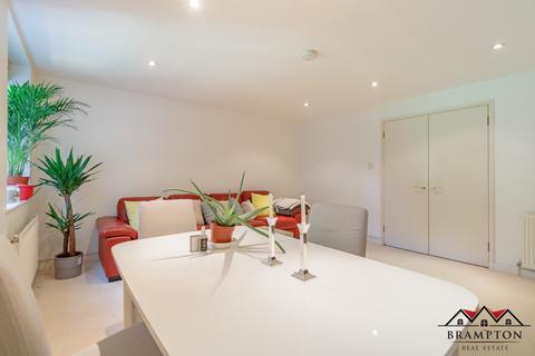 2 bedroom flat for sale, Heathview Court, 20 Corringway, Golders Green, NW11