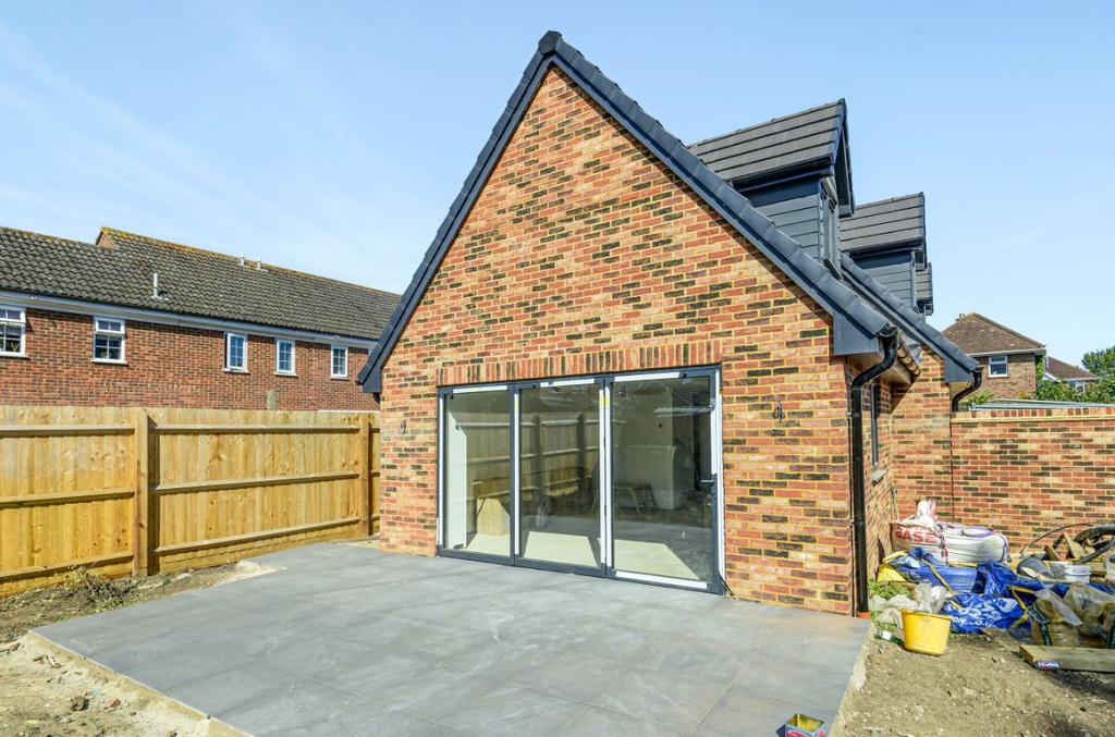 King William Road, Kempston, Bedford 2 bed detached house for sale £