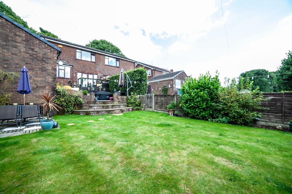 Cooper Street, Springhead, Saddleworth, OL4 3 bed semidetached house