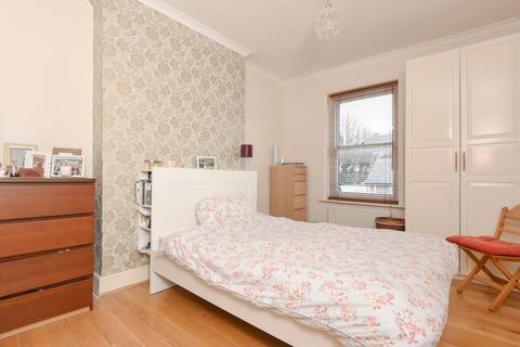 3 bedroom maisonette to rent - Southdean Gardens Southfields SW19