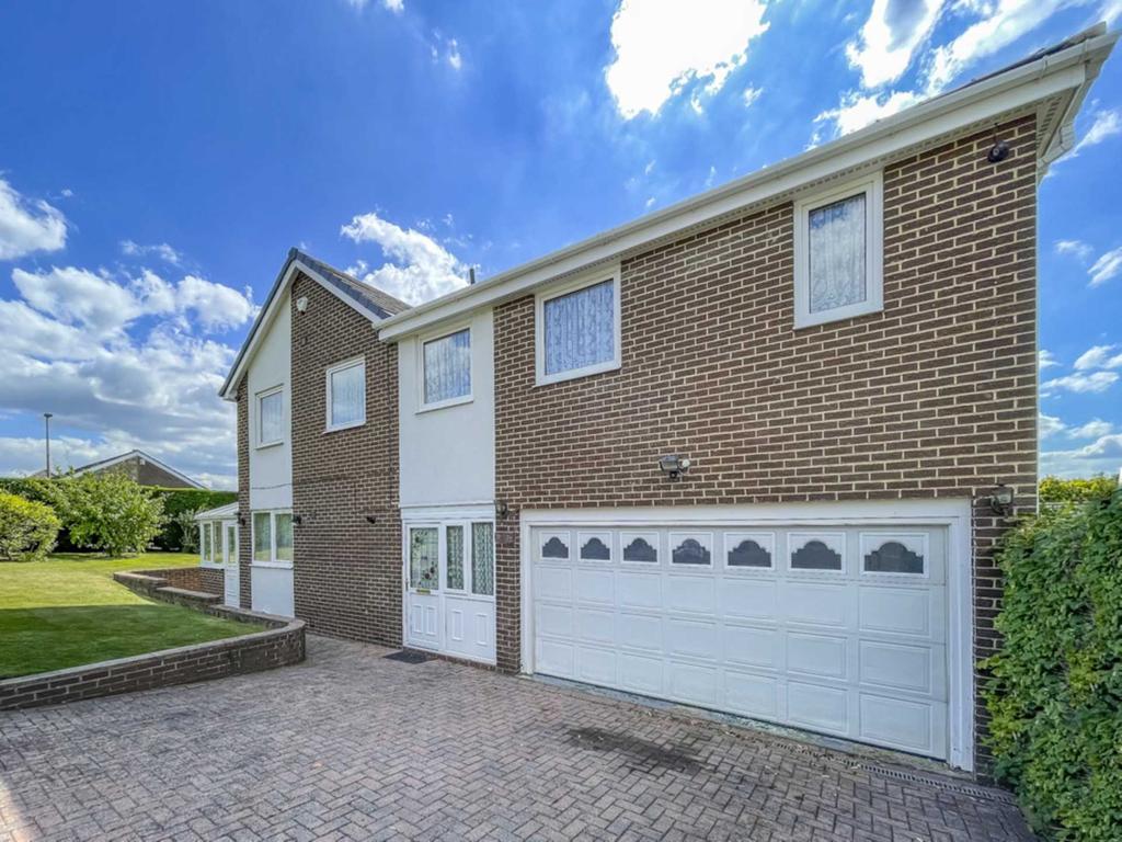 Woodlands Road, Birstall 5 bed detached house for sale £525,000