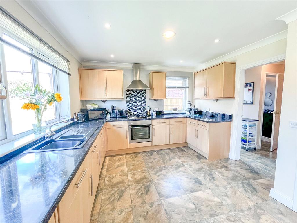 Waggoners Close, Scotter, Lincolnshire, DN21 5 bed detached house for