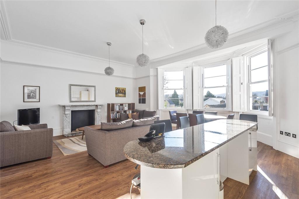 Pittville Circus Road, Cheltenham... 2 bed apartment £1,395 pcm (£322 pw)